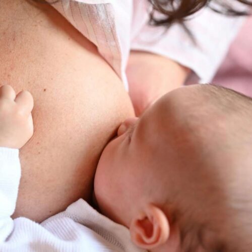 L’importanza dell’allattamento contro l’obesità
