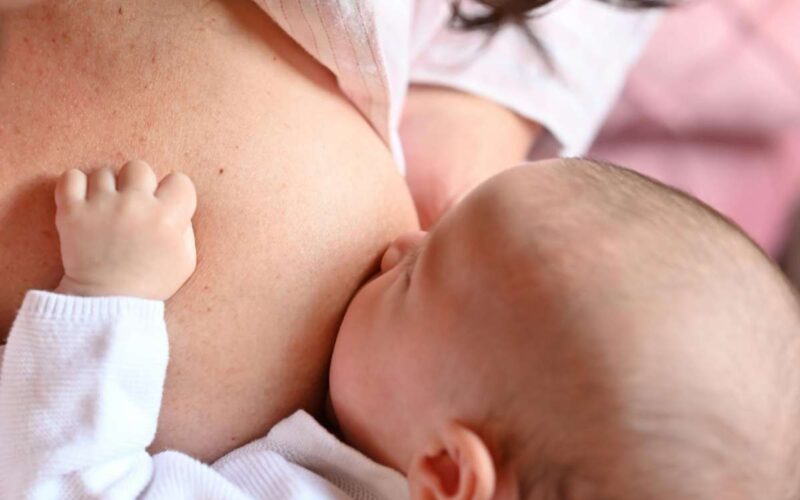 L’importanza dell’allattamento contro l’obesità