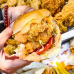 Colesterolo - Foto di ENESFİLM: https://www.pexels.com/it-it/foto/cibo-sandwich-panino-mani-8769141/