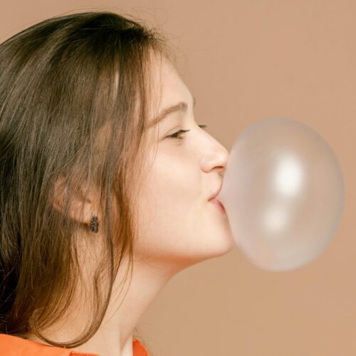 Microplastiche nel chewing gum: l’inquietante scoperta dell’UCLA