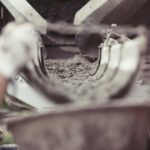 Muratori - Foto di Life Of Pix: https://www.pexels.com/it-it/foto/cemento-che-scorre-in-cantiere-2469/