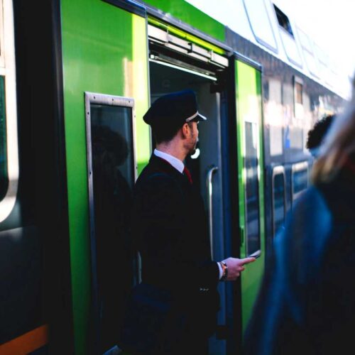 Tutti in carrozza, si parte: Trenitalia cerca nuovi capitreno e altre figure