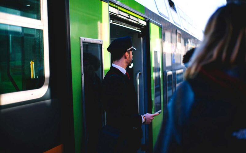Tutti in carrozza, si parte: Trenitalia cerca nuovi capitreno e altre figure
