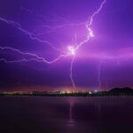 Fulmini - Foto di 陈洁颖: https://www.pexels.com/it-it/foto/citta-temporale-elettricita-fulmine-13223339/