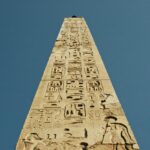 L'obelisco di Luxor - Foto di CARLOSCRUZ ARTEGRAFIA: https://www.pexels.com/it-it/foto/punto-di-riferimento-monumento-cielo-sereno-ripresa-dal-basso-11097766/