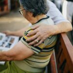 Alzheimer - Foto di RDNE Stock project: https://www.pexels.com/it-it/foto/coppia-leggendo-il-giornale-5637591/