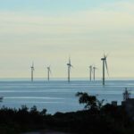 Addio pale eoliche - Foto di P Hsuan Wang: https://www.pexels.com/it-it/foto/mare-turbine-eoliche-vista-a-volo-d-uccello-energia-alternativa-12534699/