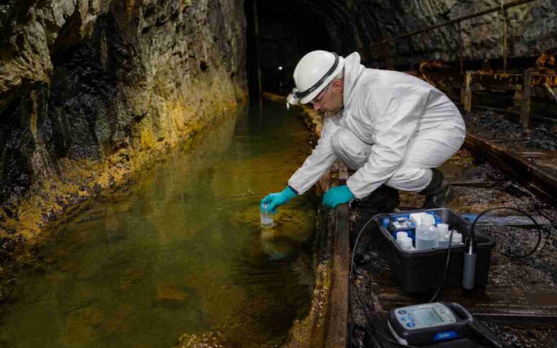 Batteri “divora-uranio”, scoperta tedesca riapre il dossier nucleare in Italia