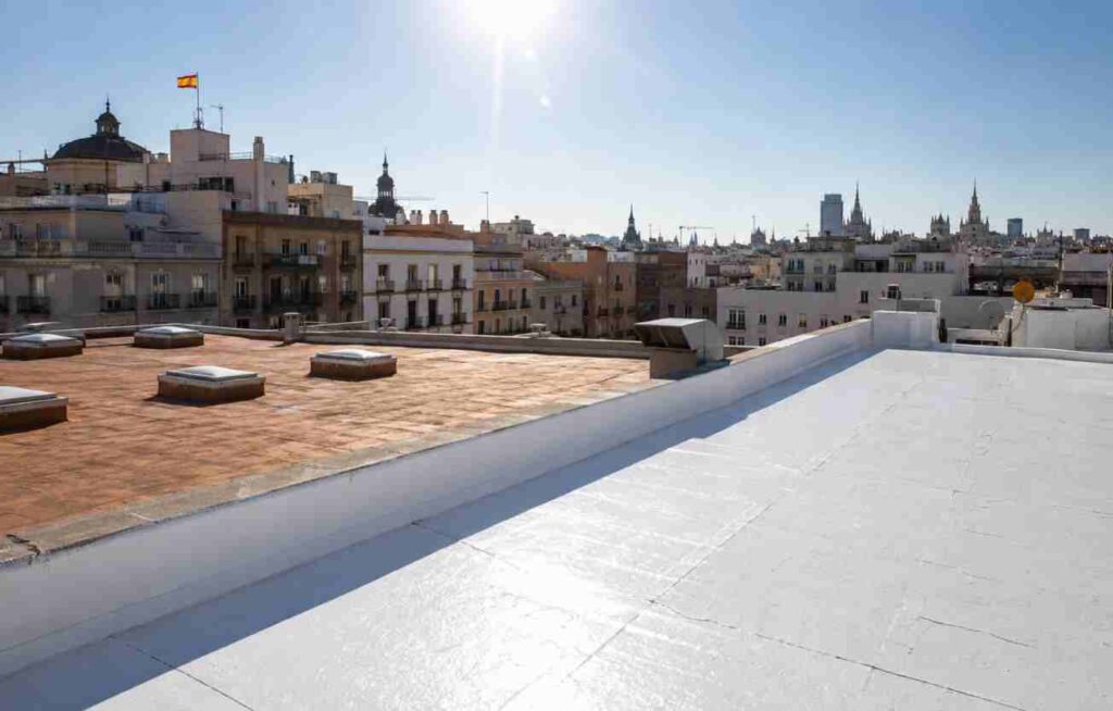 Un nanomateriale spagnolo rivoluziona la climatizzazione: raffredda senza elettricità