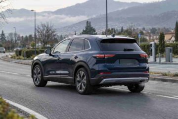 Ibride plug-in, i test su strada smentiscono i dati ufficiali: emissioni di CO₂ sei volte più alte