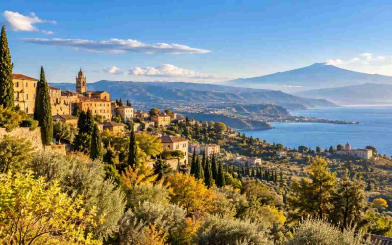 Meteo, l’alta pressione riconquista l’Italia: sole e temperature in rialzo. Ma per Ognissanti spunta l’incognita del freddo