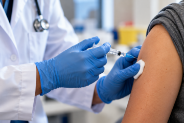 Vaccini antinfluenzali 2026-2027: quanto funzionano e quali rischi comportano